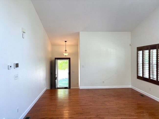 Photo - Beautiful 3bd, 3 bath single family home bedroom for rent in Aurora 80016