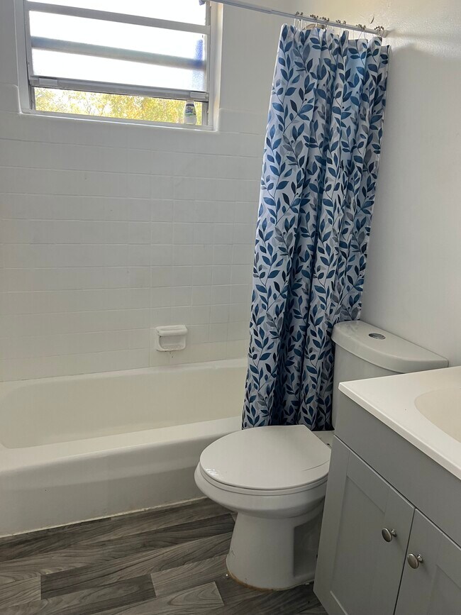 Photo - 1554 W 22nd St Unidad 4