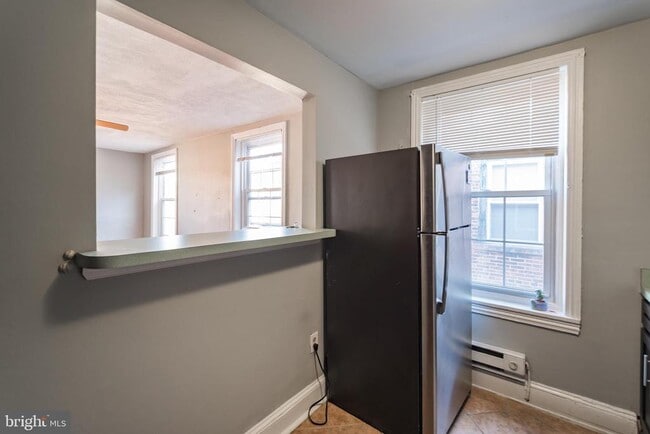 Photo - 1933 Spring Garden St Unit 3R