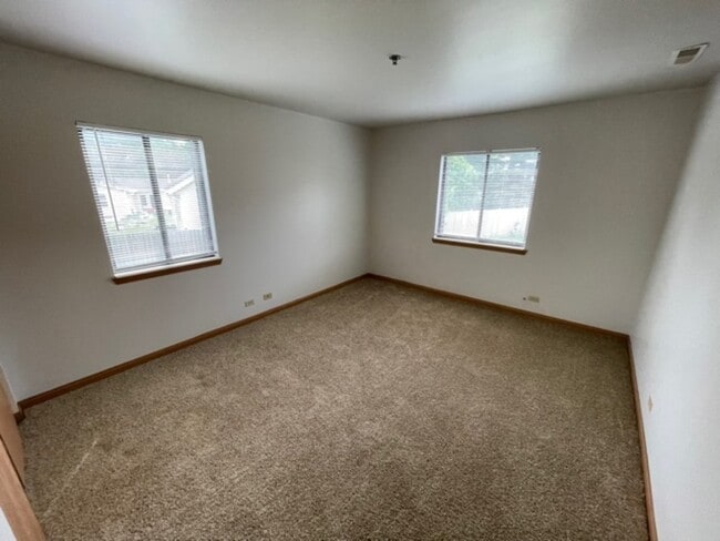 Photo - 932 W Rollins Rd Unit 932-F
