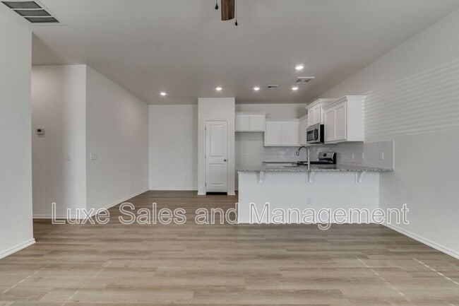 Photo - 11611 Mackenzie Wy