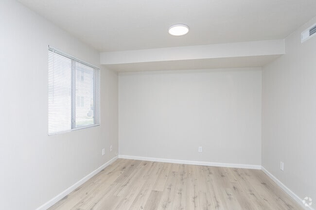 3BR, 1.5BA - 1,255SF - Living Room