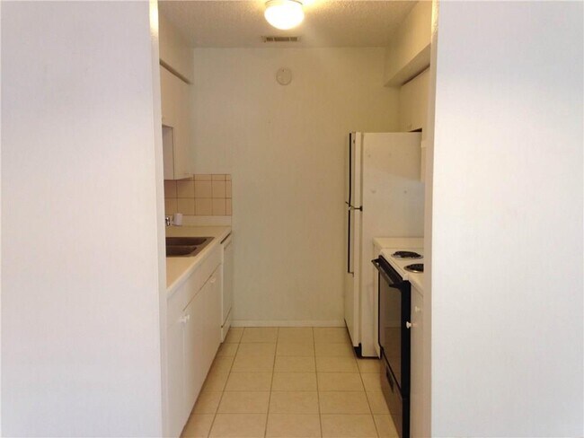 Photo - 500 E Riverside Dr Unit 211