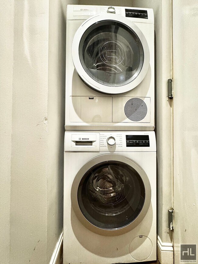 Photo - East 106th Street Unidad 15