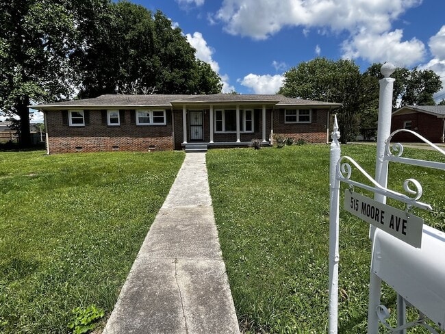 Photo - 515 Moore Ave