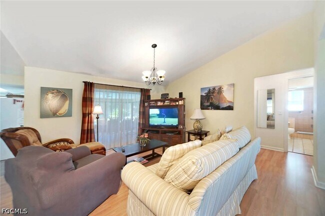 1140 SW 44th St