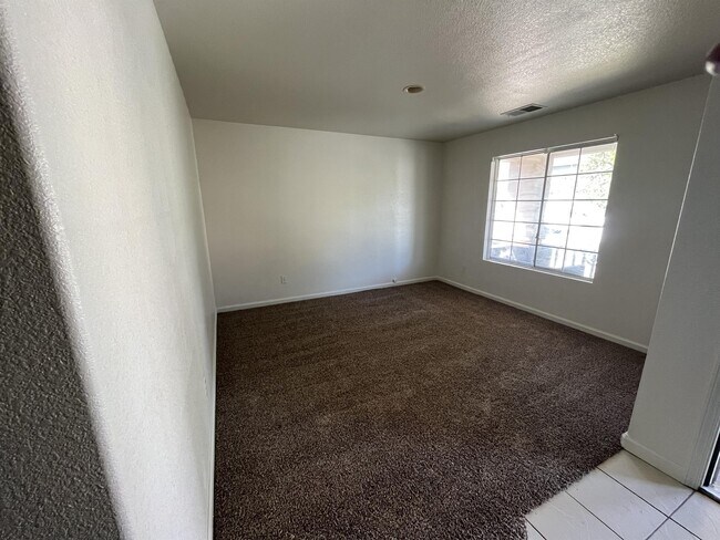 Photo - 328 Roadrunner Dr