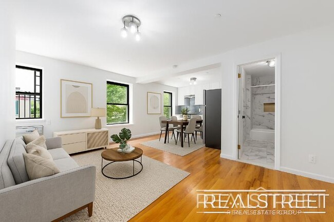 Building Photo - Spacious 2 Bedroom in Williamsburg! Rental