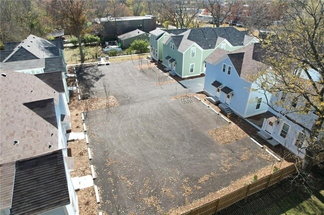 Building Photo - 764 S Locust Ave Rental