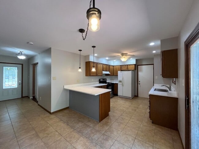 Photo - 852 Burr Oak Dr