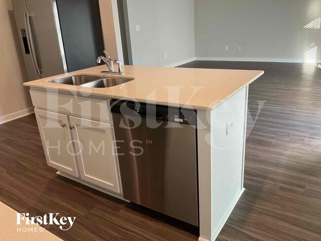 Photo - 130 Avalon Wy