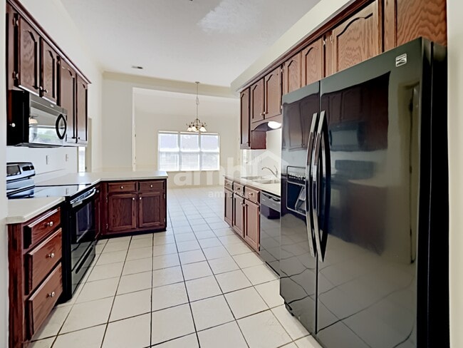 Photo - 6377 Braybourne Main