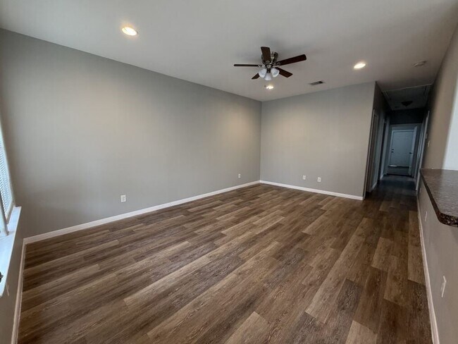 3118 Barberry Dr