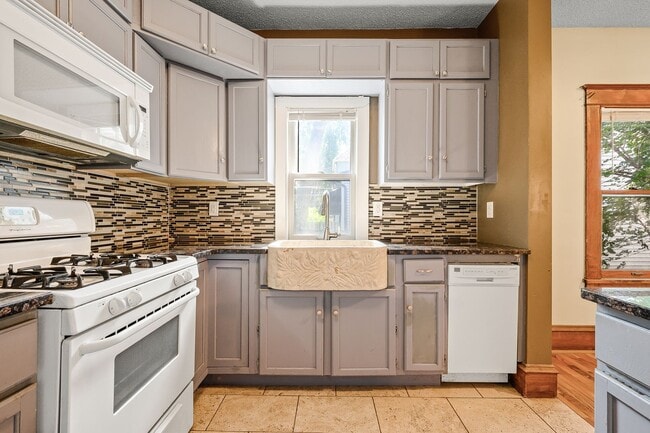 Building Photo - Incredible 5BD/2BA HGTV Remodeled Home nea...