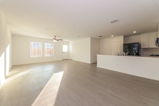 Photo - 140 Glenwood Dr