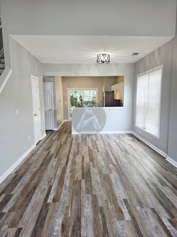 Photo - 1691 Woodsford Rd