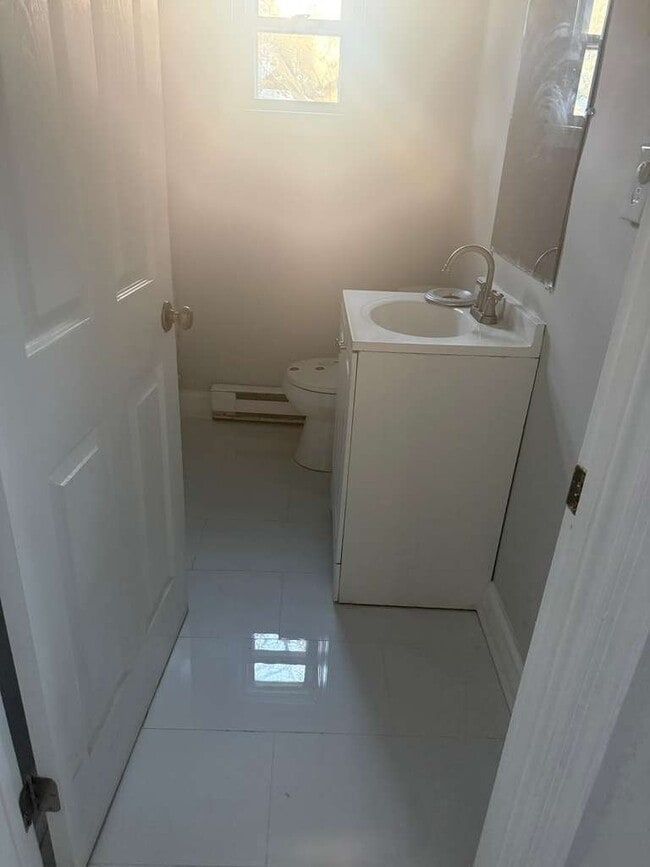 Building Photo - 9544 5th Bay St