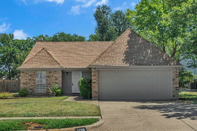 Building Photo - "Fantastic 3-Bedroom, 2 Bath Home in Prime...