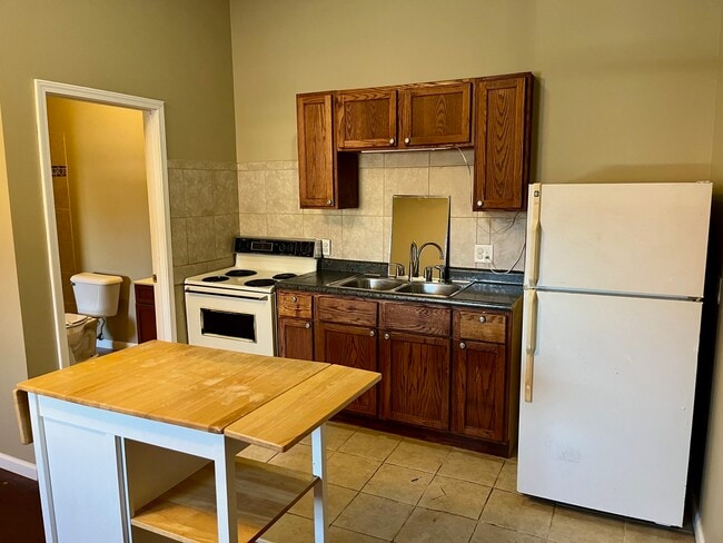 Photo - 105 W Market St Unit 2