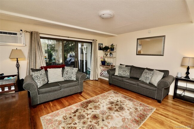 Photo - 11 Millholland Dr Unit 0