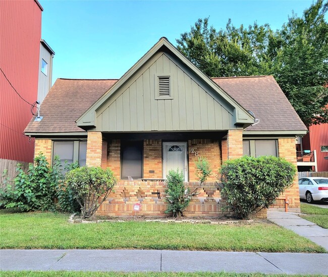Building Photo - 2811 Chenevert St Rental