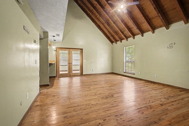 Photo - 302 Bernard Rd