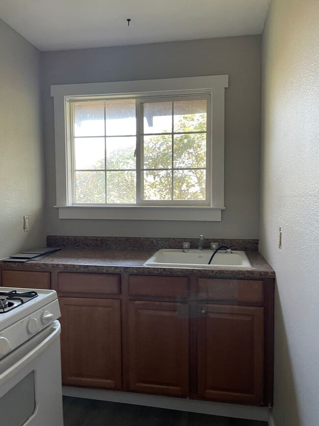 Photo - Studio apartment in Oakdale Unit #D