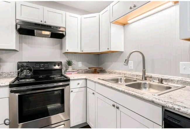 Photo - 10 Tenbury Ln