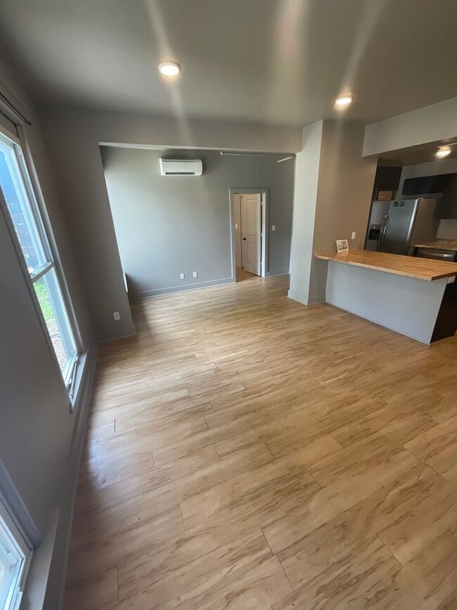 Photo - 425 N Walnut St Unit Apt 3