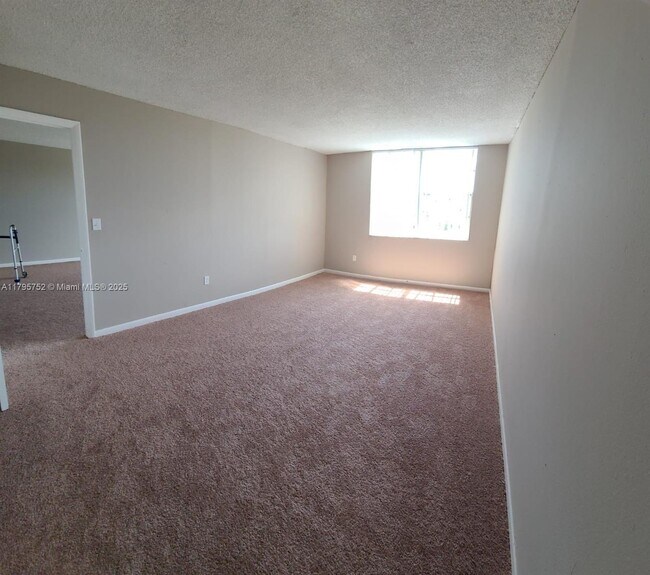 Photo - 484 NW 165th St Unidad A508