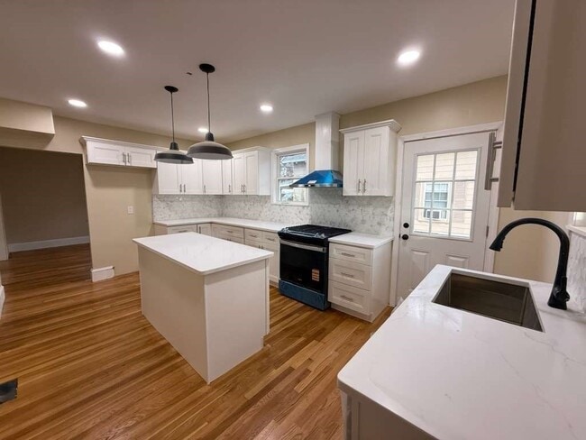 Photo - 194 Fells Ave