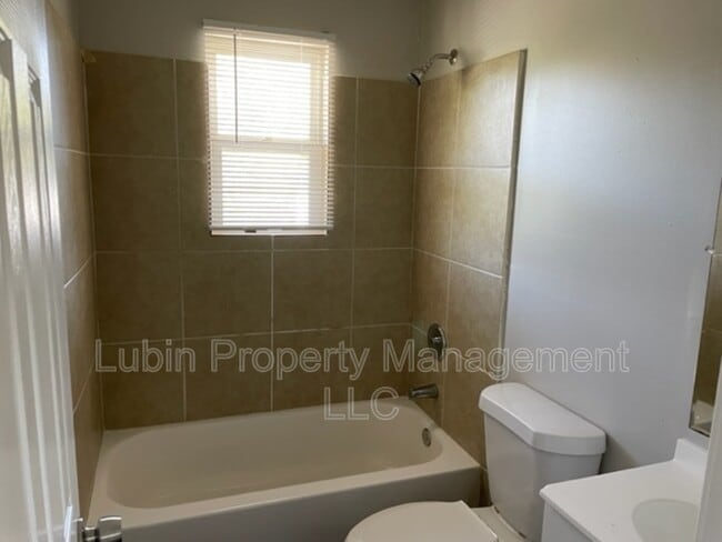 Photo - 1043 College St Unit Apt 19