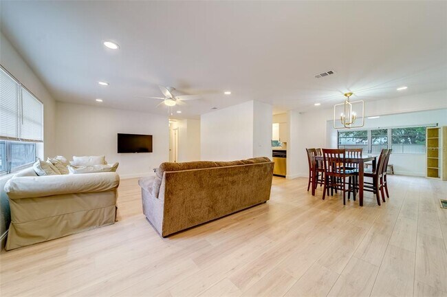 Photo - 11424 79th Ave