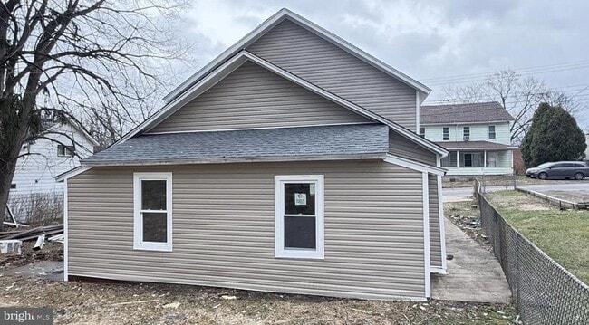 Photo - 619 W State St