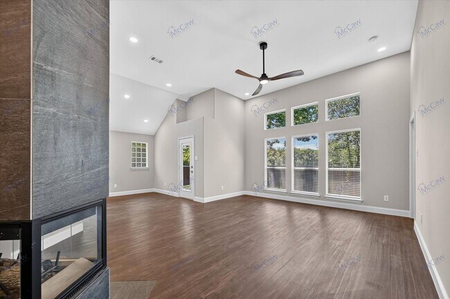 Photo - 739 Kilbridge Ln