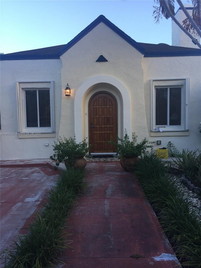 Building Photo - 1662 SW 12th St Unit 1662 Rental