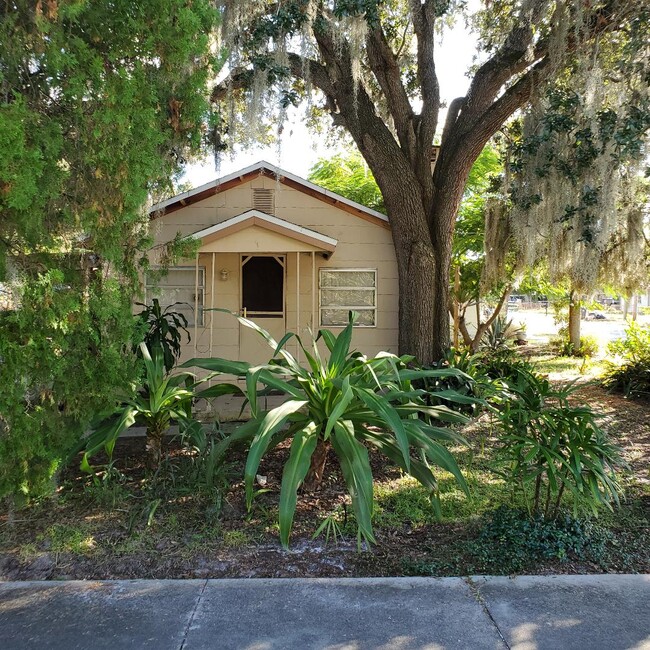 Front Exterior - 4285 Coquina Ave Casa