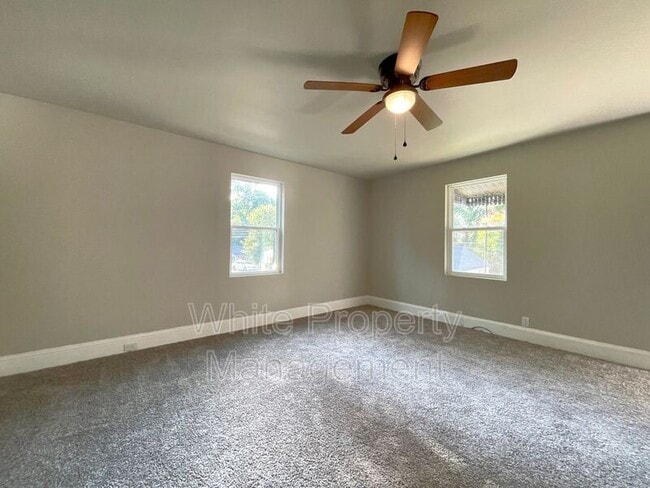 Photo - 706 Hillside St