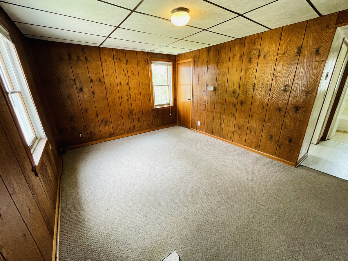 Photo - 335 Hemlock Dr