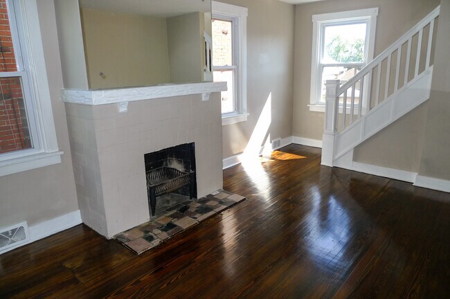 Photo - 2833 Midland Street