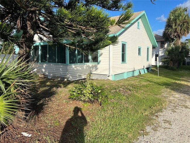 Photo - 711 Davis St