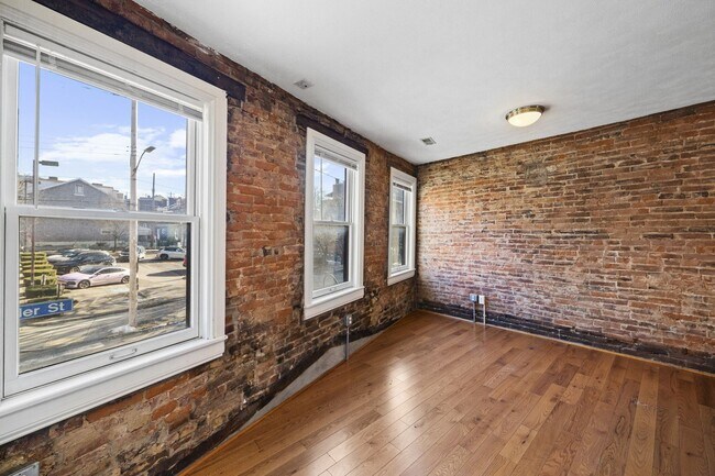 Photo - 4213 Butler St Unit 4213 Butler Street - Second Floor 2