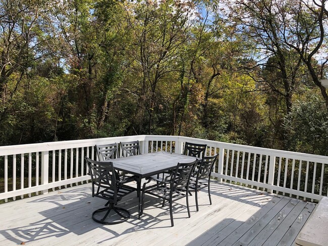 Photo - Small Quiet Street in Newburg