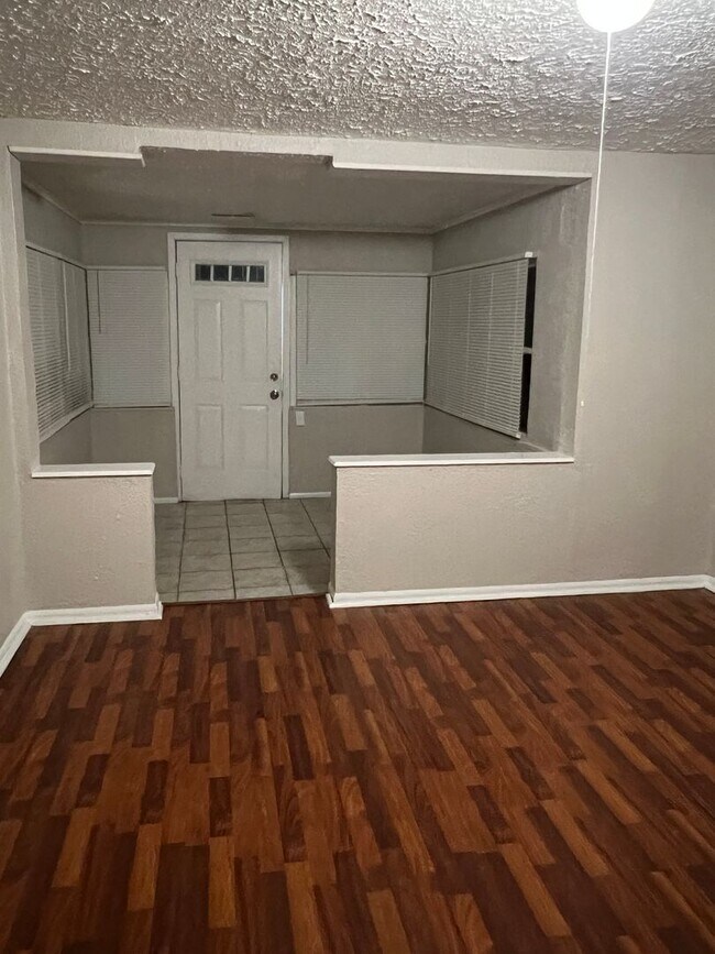 Photo - 6128 E 11th St