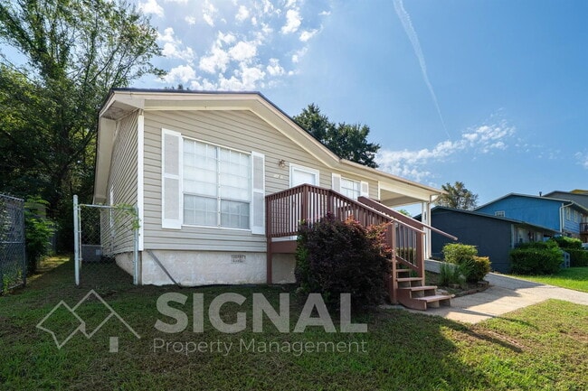 Photo - 1827 Huntington Dr