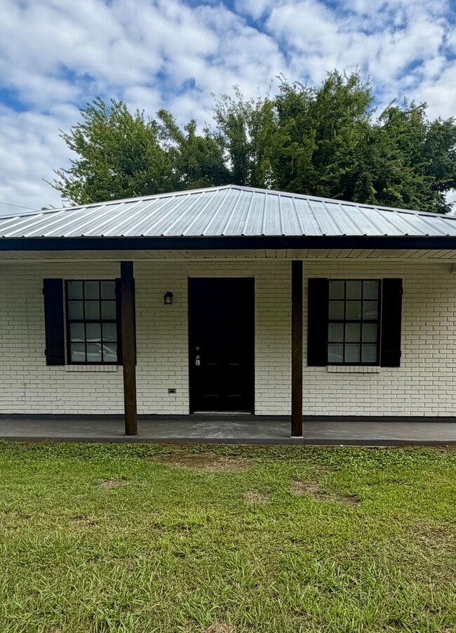 Building Photo - 1620 3rd Ave N
