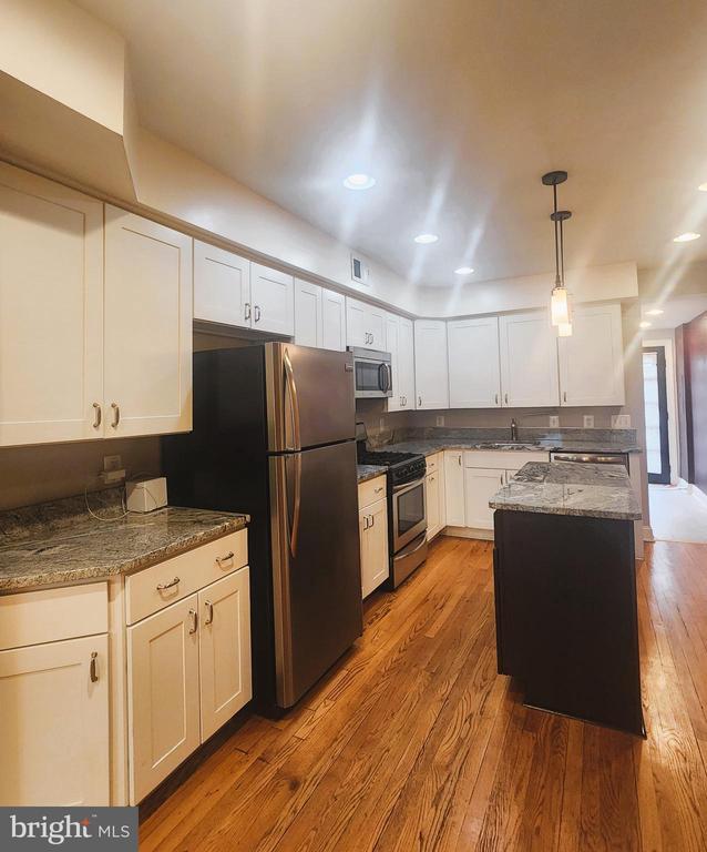 Photo - 432 E Clement St