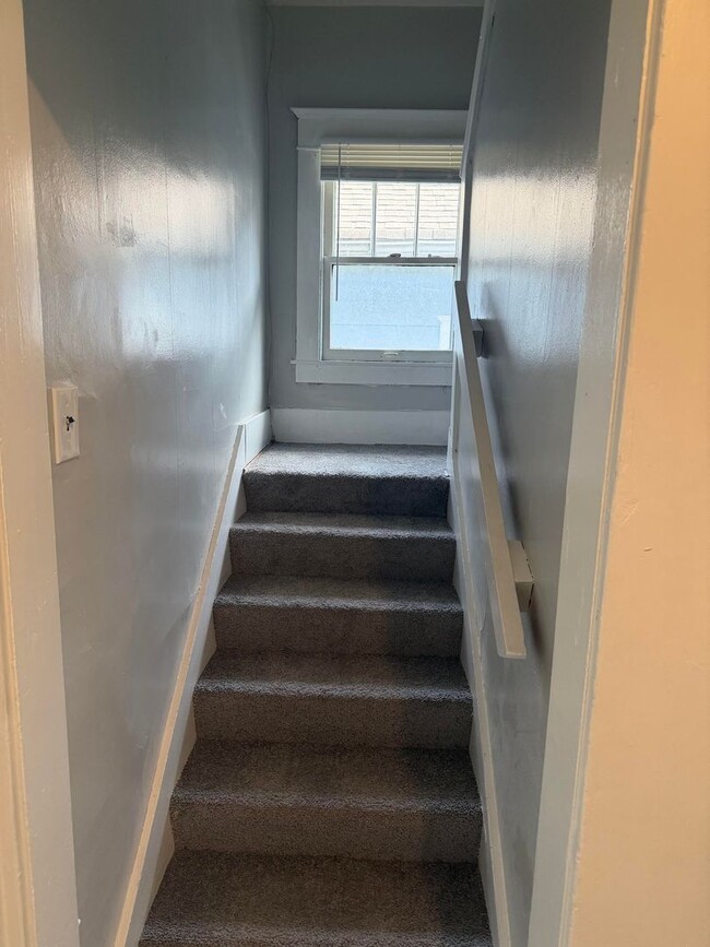 Photo - LEASING SPECIAL - MOVE IN BY 1/1/2026 AND RECEIVE 2ND MONTH OF RENT FREE.