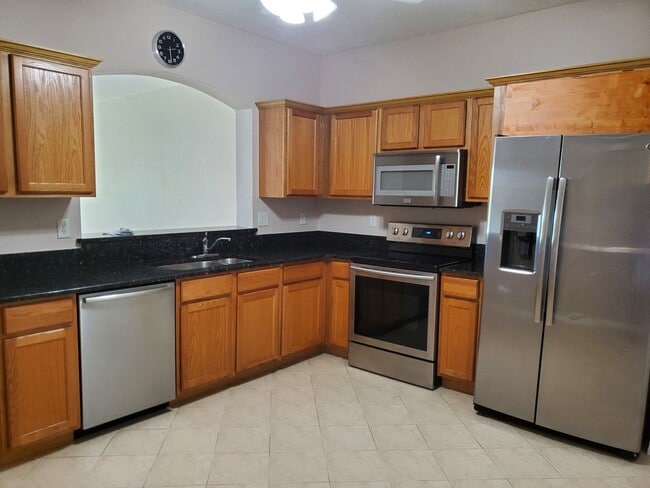 Building Photo - Coming mid August 4 Bedroom Forum Townhome