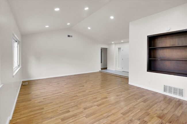 Photo - 8254 Mediterranean Way